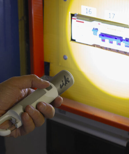 T770  LINTERNA MULTIFUNCIÓN SPARK