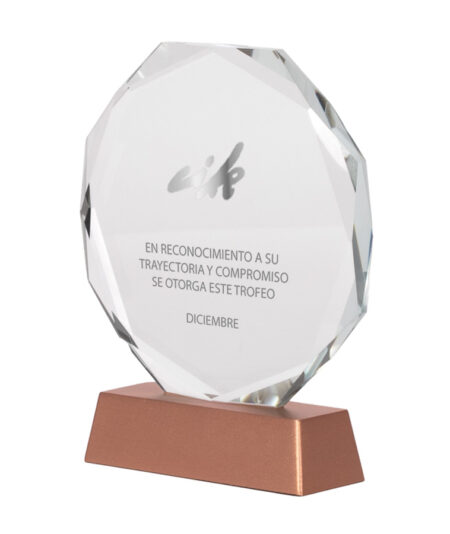 A98 Trofeo Galvano de Cristal RUNE con base cobrizada.