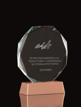A98 Trofeo Galvano de Cristal RUNE con base cobrizada.